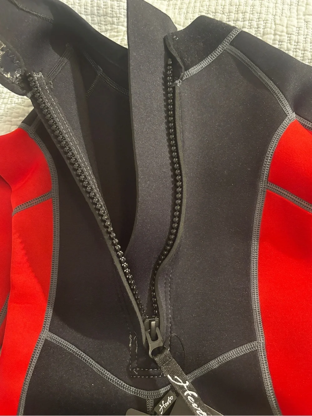 NWT Hevto Guardian Youth Black Red Full Wetsuit Size 4 Kids Surf Swim